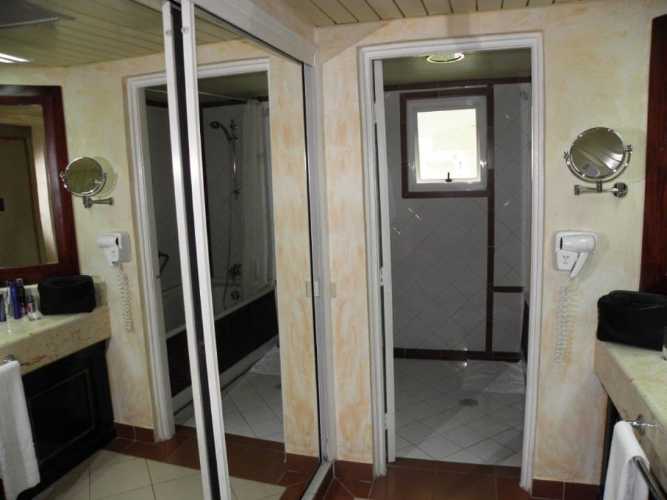 Flur mit Schrank und Waschtisch Paradisus Rio de Oro Resort & Spa - Adults only