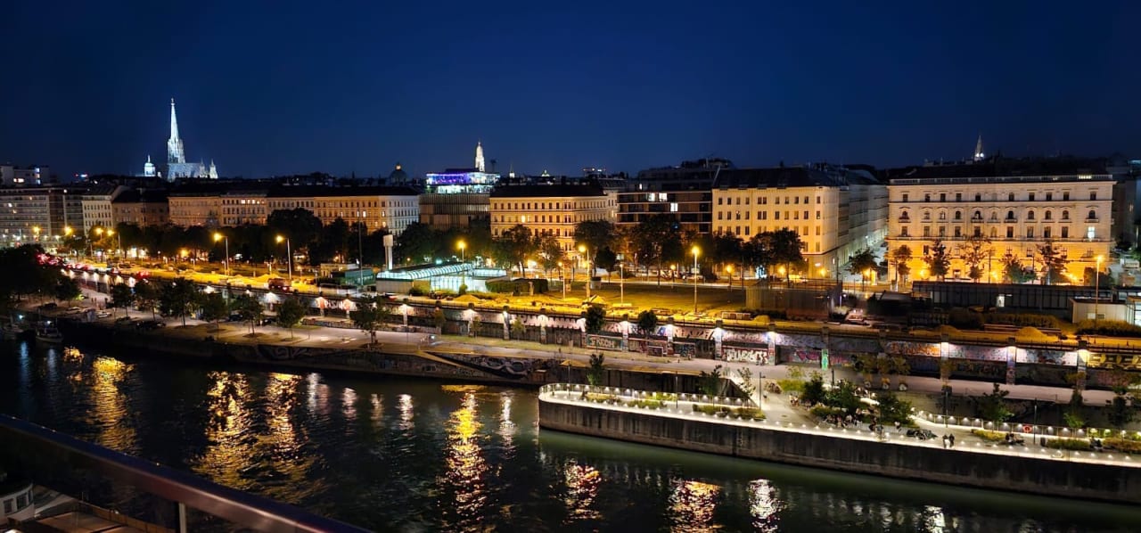 Außenansicht Radisson RED Hotel, Vienna