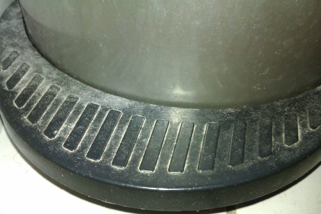 Abfalleimer im Zimmer Krögers Hotel