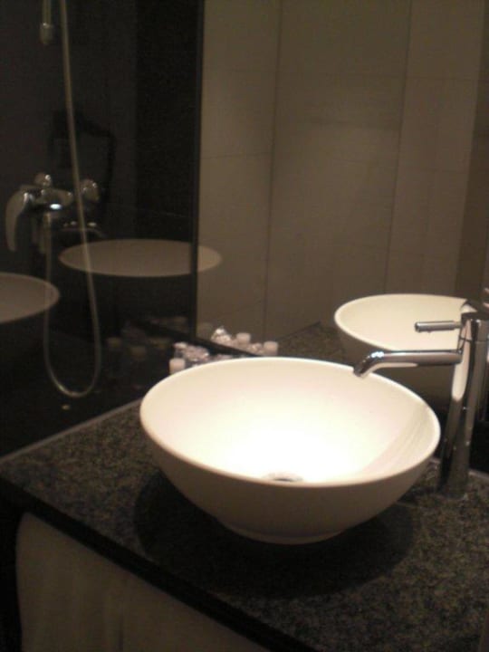 Modernes Badezimmer Motel One Hamburg-Alster