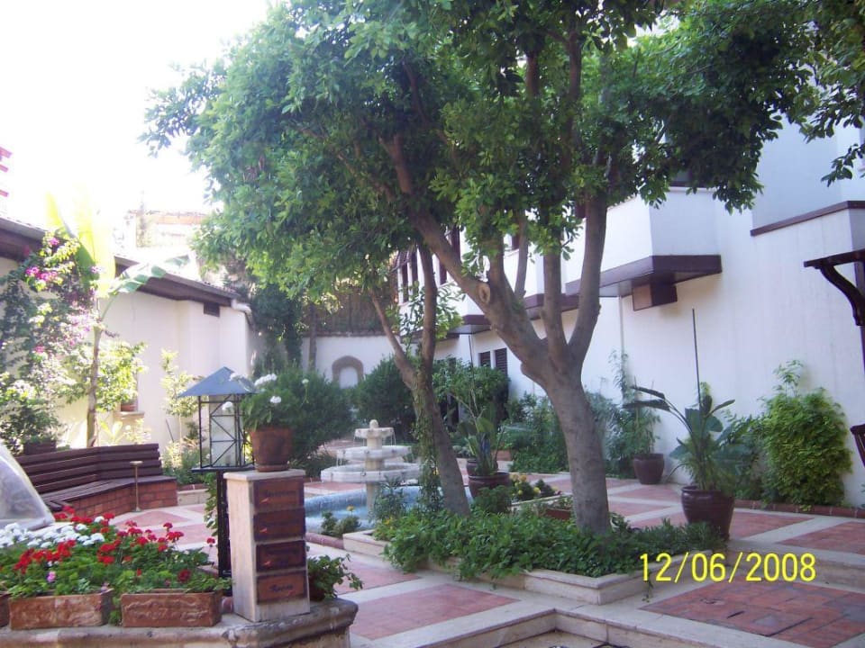 Hotelinnenhof Aspen Hotel