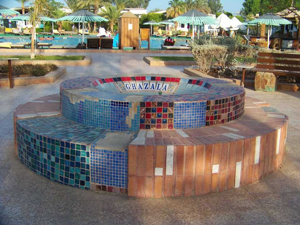 Brunnen vorm Pool Ghazala Beach