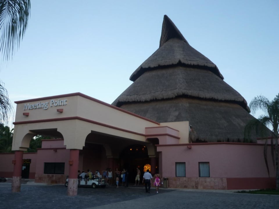 Meeting Point Sandos Playacar Beach Resort