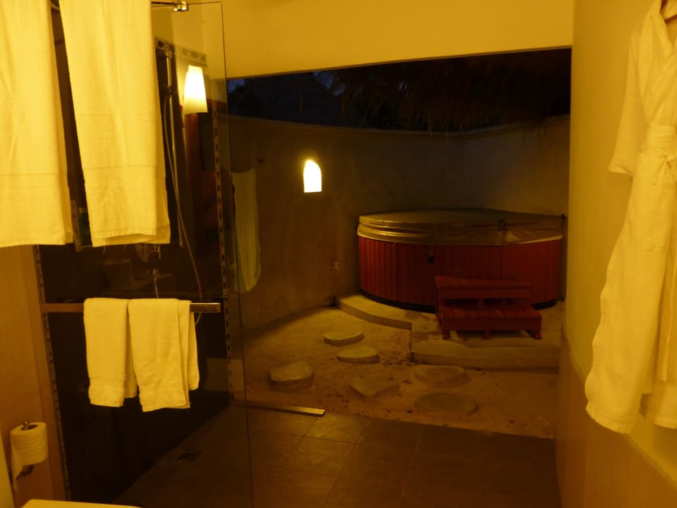 Beach Villa mit Jacuzzi 131 Kuramathi Maldives