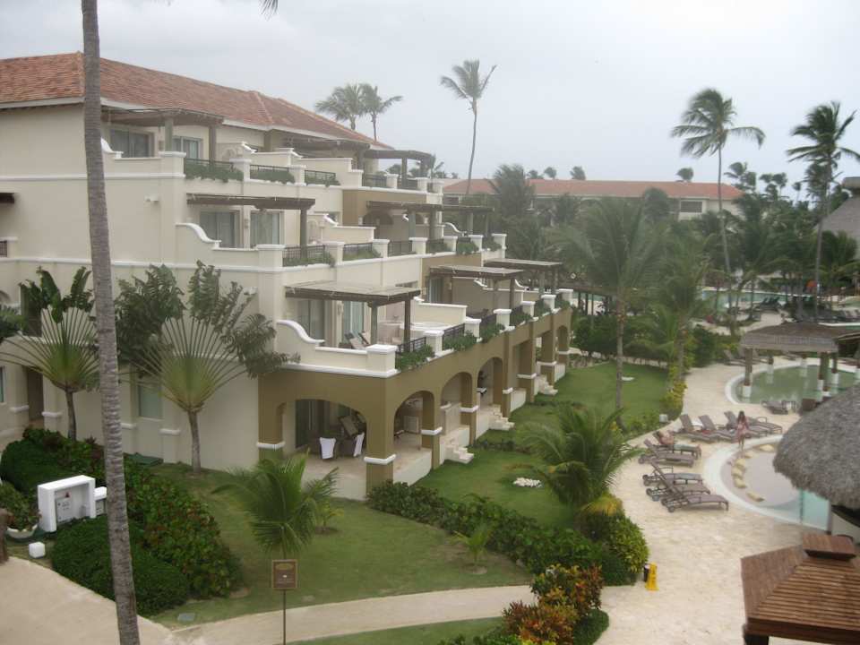 Blick zu Nachbarhotel Now Larimar Secrets Royal Beach Punta Cana - Adults only