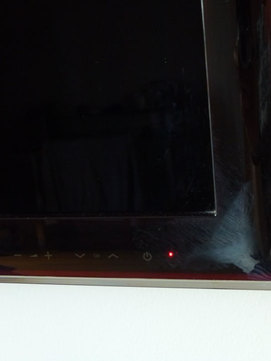 Zi. 201 sehr fettiger + ekliger Schmutz am TV Hotel Logierhus Langeoog