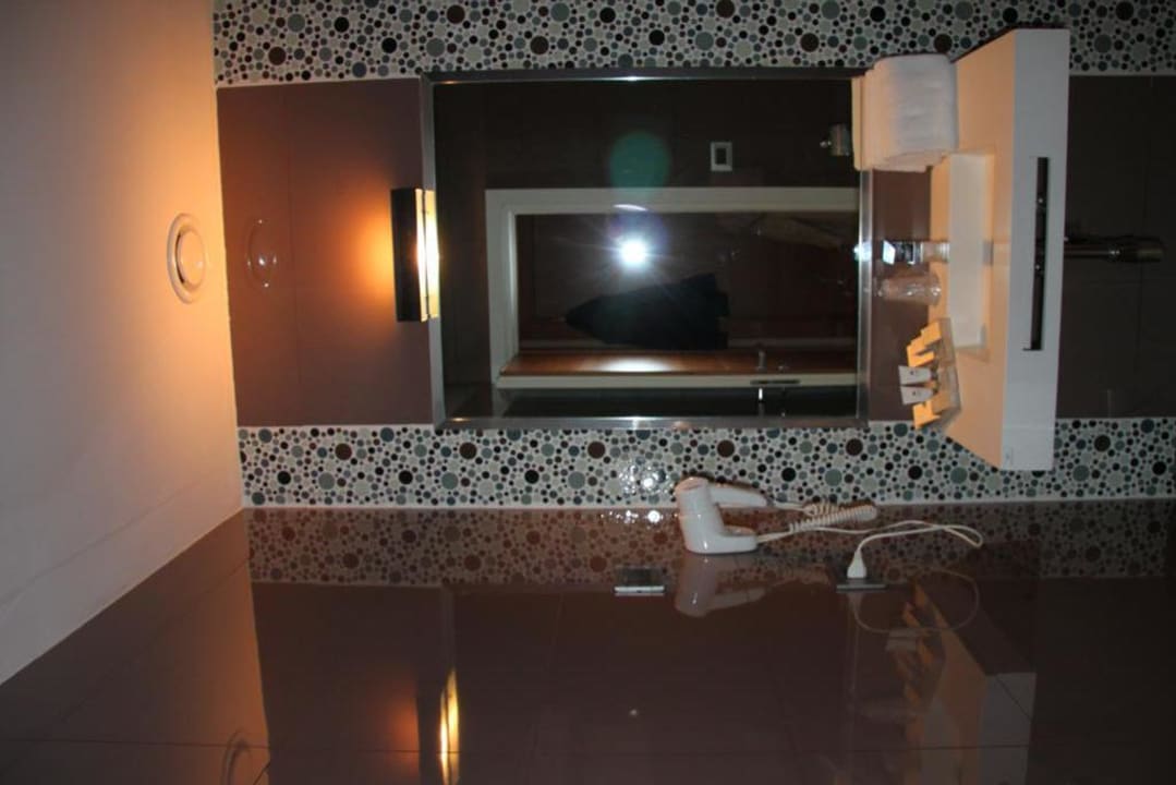 Bad Occidental Aurelia