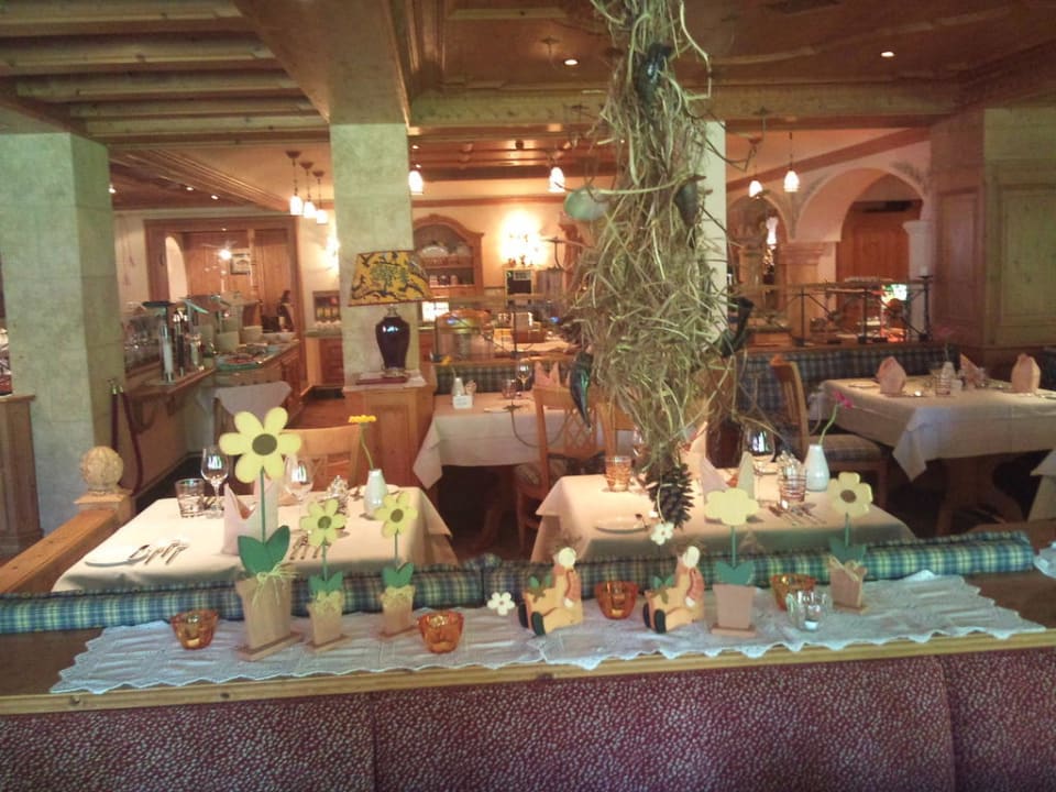 Sehr gemütlicher Speisesaal Hotel Alpin Spa Tuxerhof