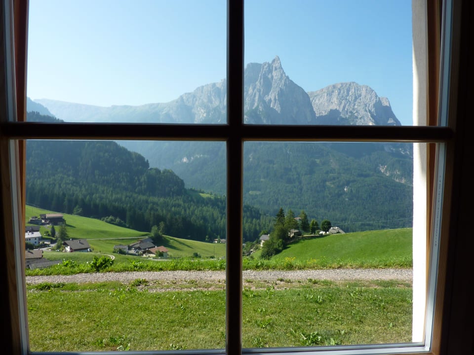 Ausblick aus dem Schlafzimmerfenster Bauernhof Ronsol Hof