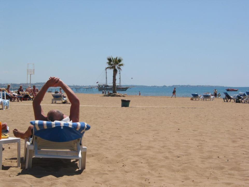 Strand Club Grand Side