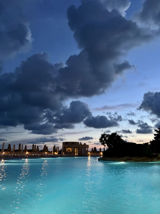 Pool Melas Resort Hotel