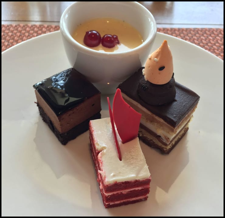 Desertauswahl Ajman Saray, a Luxury Collection Resort