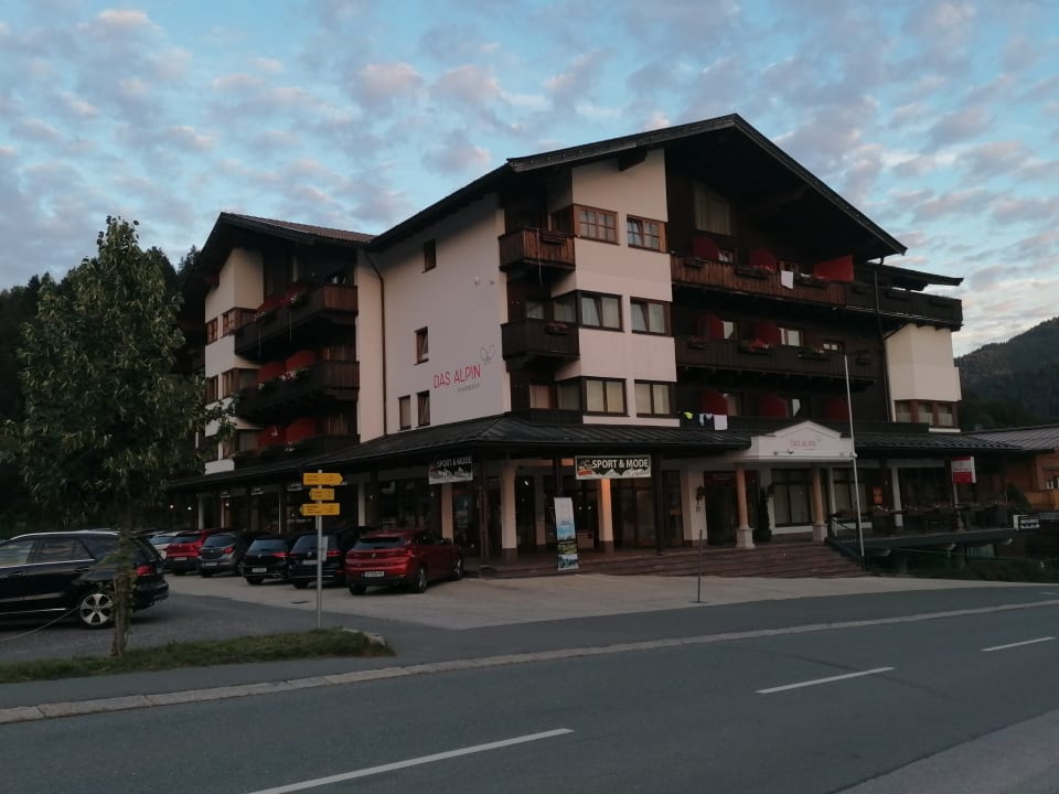Außenansicht Garni Hotel - Das Alpin Kaiserzeit
