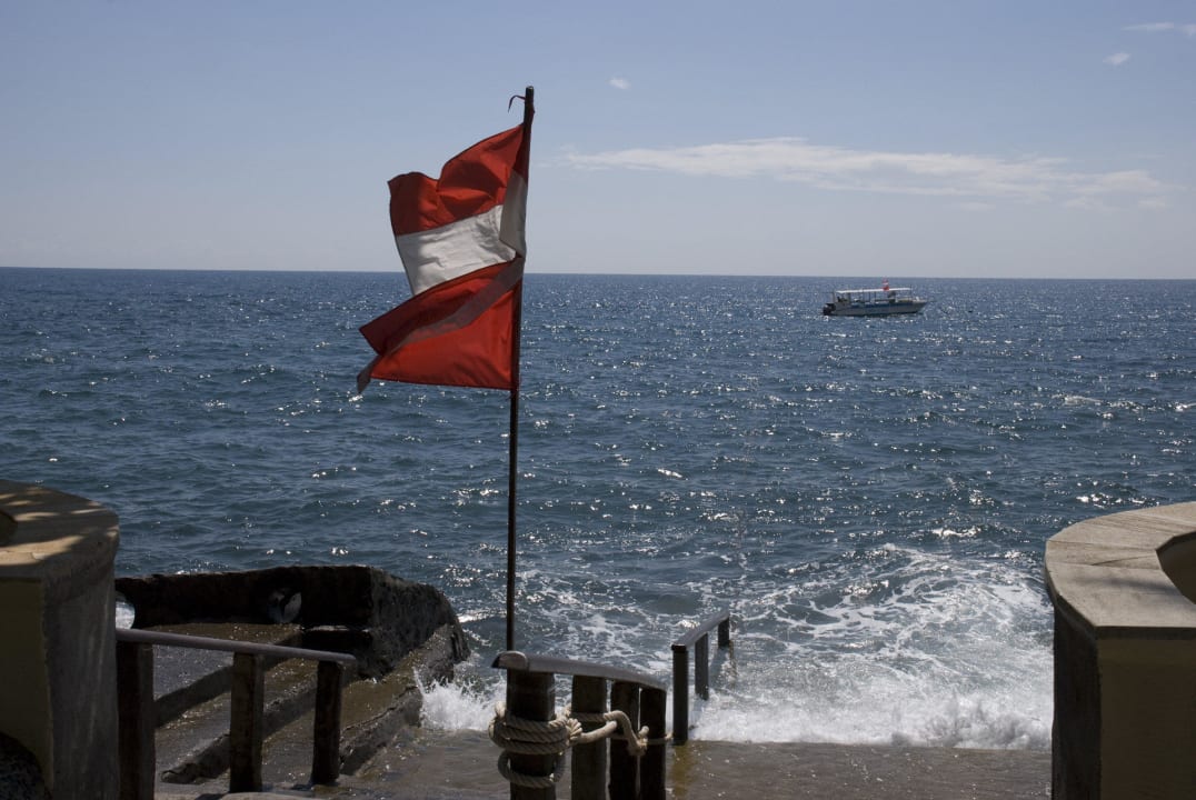 Einstieg ins Meer Alam Anda Ocean Front Resort & Spa