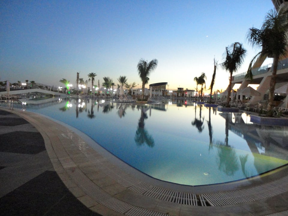 Grosser Pool zum Schwimmen Seaden Sea Planet Resort & Spa