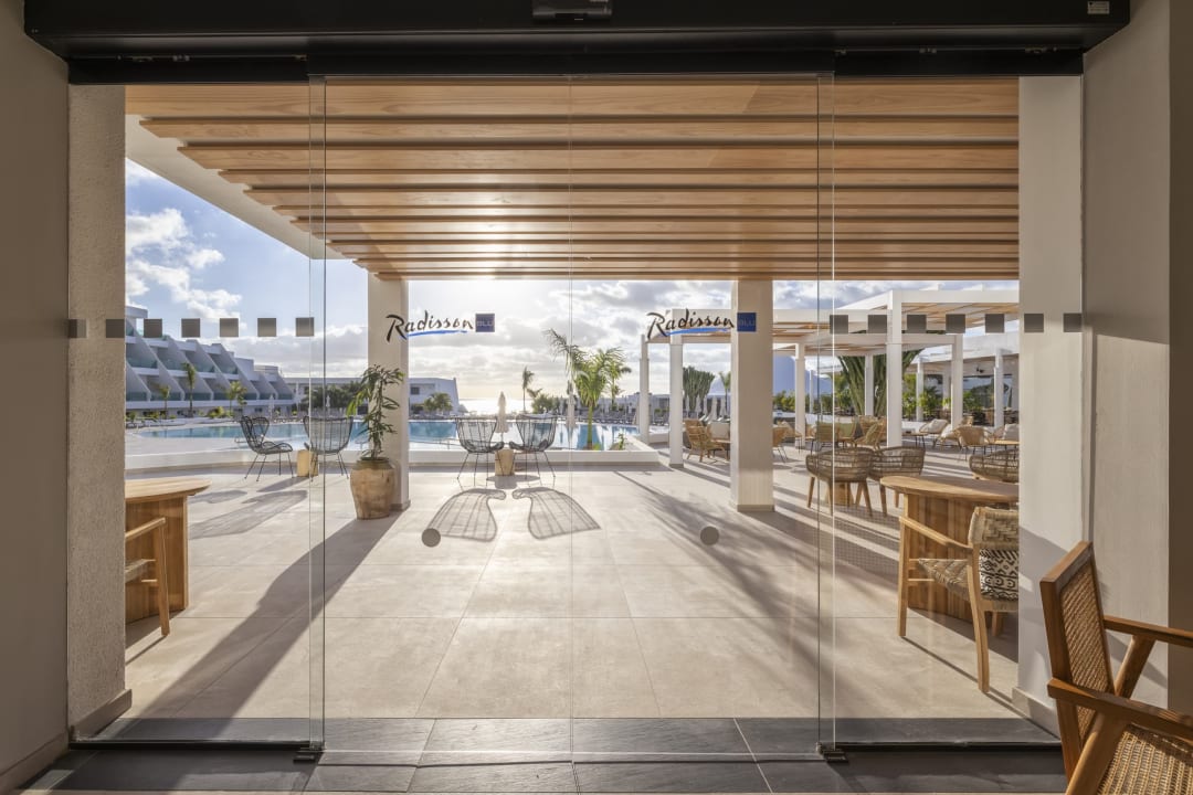 Pool Radisson Blu Resort Lanzarote (Adults Only +16)