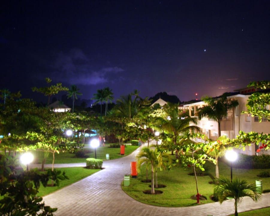 Anlage bei Nacht Senator Puerto Plata Hotel