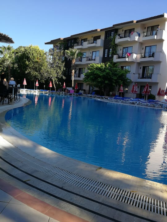 Pool Lemas Suite Hotel