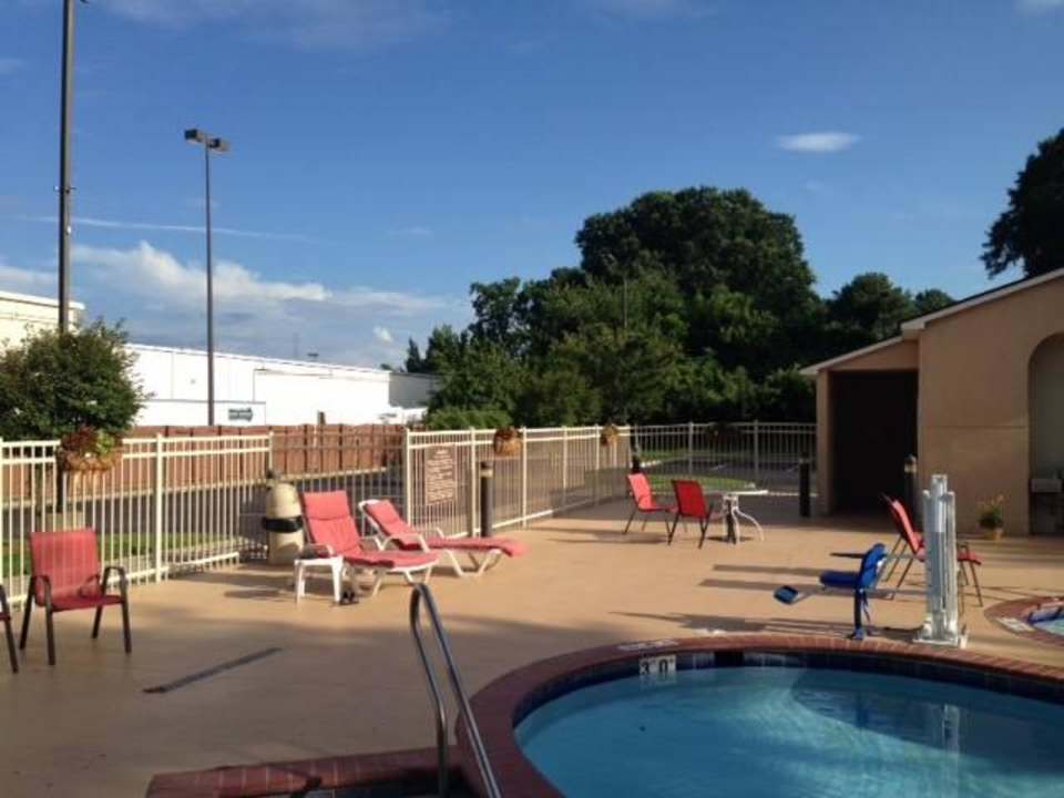 Pool Best Western Newport News Inn & Suites