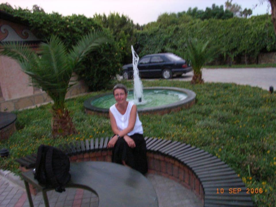 Warten auf den Bus Can Garden Beach