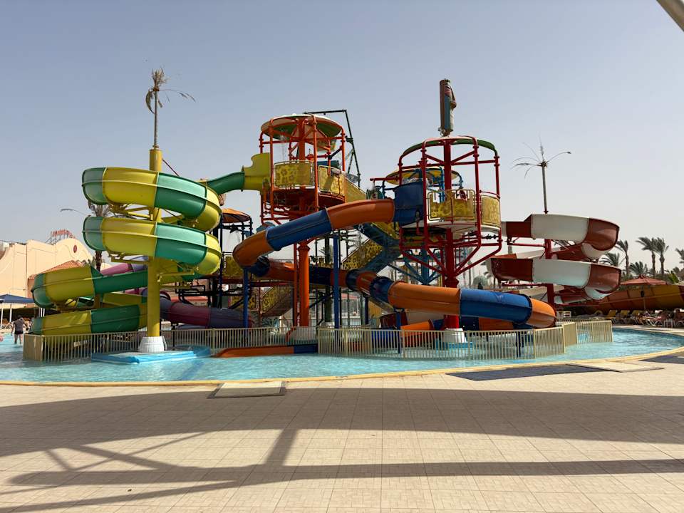 Pool Aladdin Beach Resort