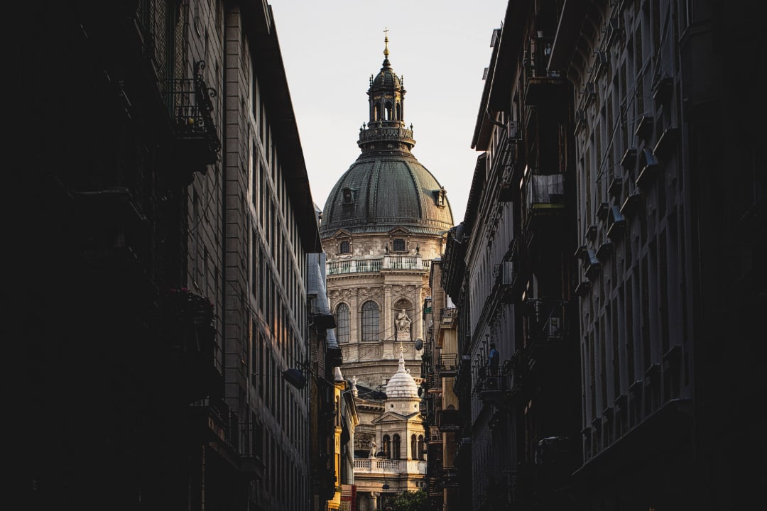 Basilica view from the street 12 Revay Hotel