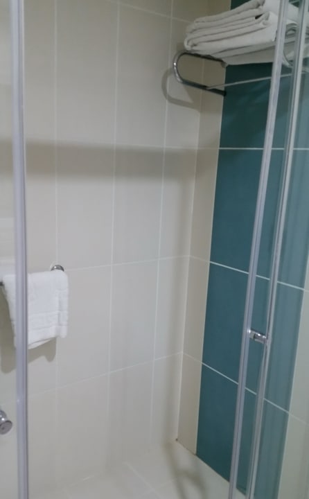 Rechter Teil der großen Dusche Diamond Excellence Resort & Spa