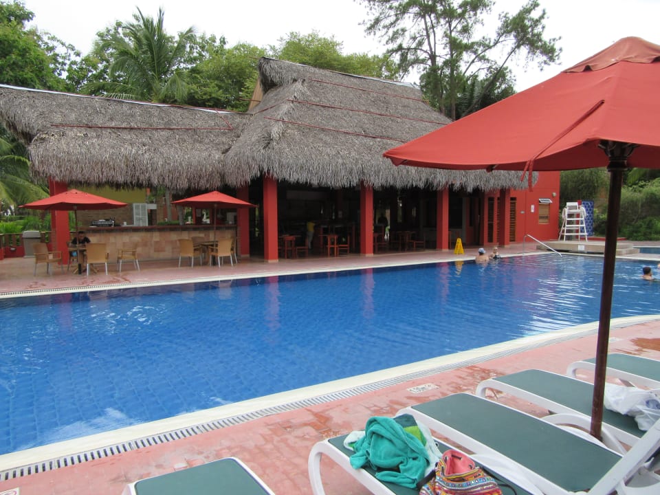 Ruhepool mit Snackbar Grand Decameron Panama, A Trademark All Inclusive Resort