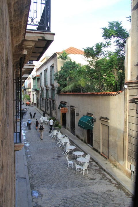 Blick vom Balkon in die ruhige Seitengasse Hotel Palacio del Marqués de San Felipe y Santiago de Bejucal