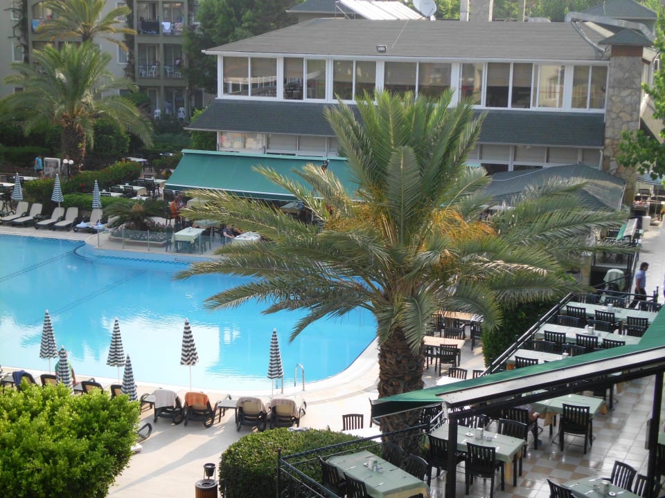 Pool und Restaurant vom Zimmer Hotel Gardenia Beach