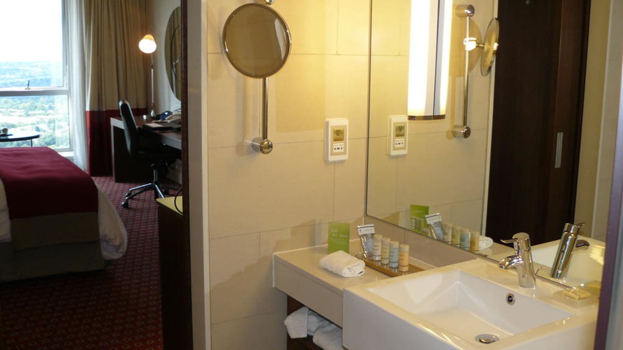 Blick aus dem Bad Richtung Zimmer. Radisson Blu Hotel Sandton