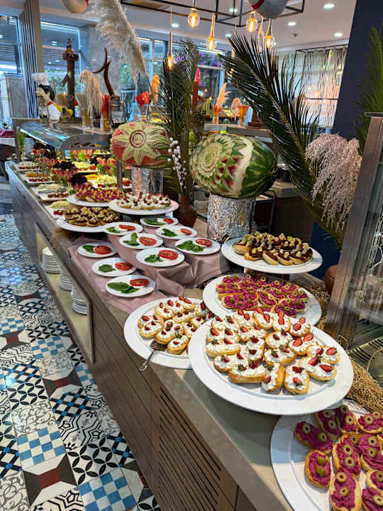 Gastro Saturn Palace Resort Hotel