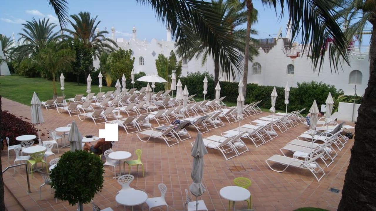 Sonnenliegen am Pool Sunprime Atlantic View