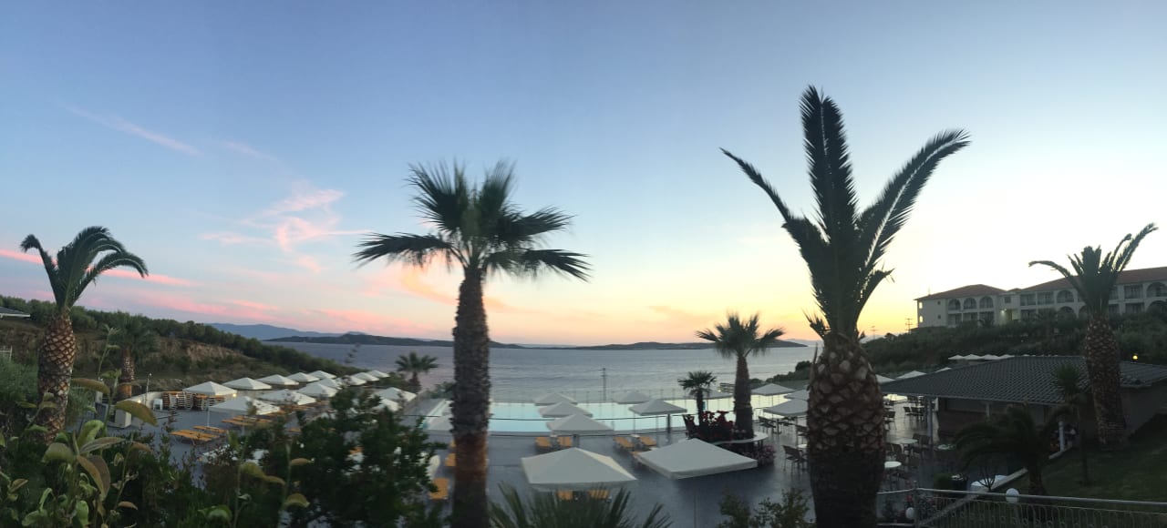 Gartenanlage Akrathos Beach Hotel