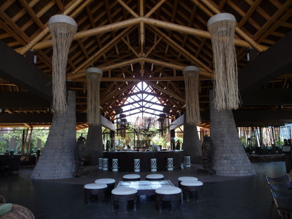 Eine Bar Lopesan Baobab Resort