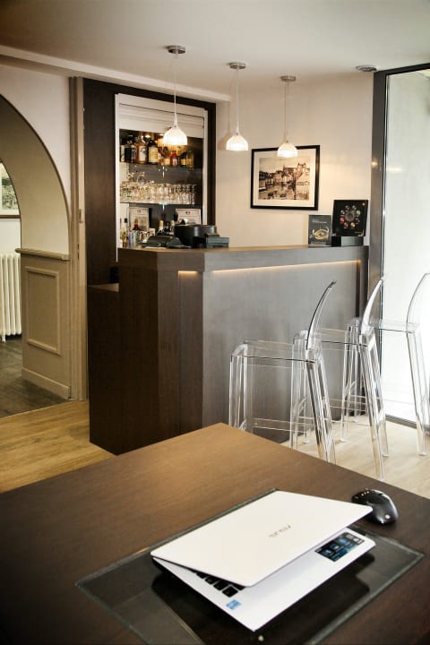 Réception hôtel Kyriad Vannes centre Hotel Kyriad Vannes Centre