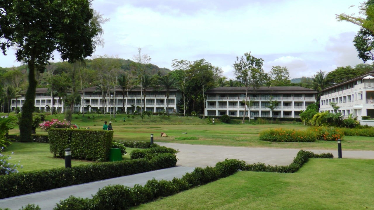 Blick auf die Gebäude E bis H Dusit Thani Krabi Beach Resort