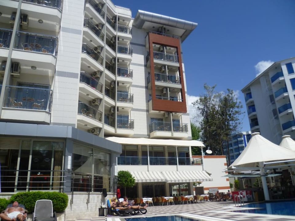 Zimmer zur Poolseite Hotel Grand Okan