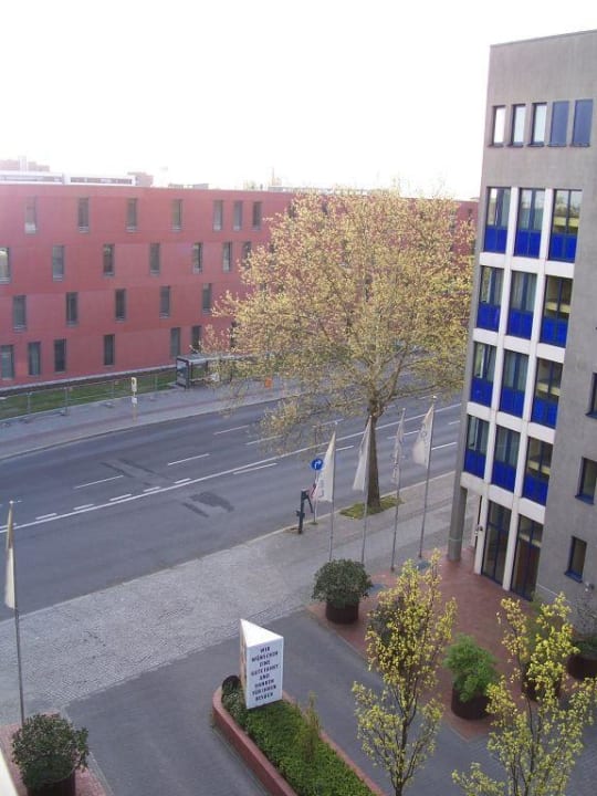 Sicht auf die Hauptstraße Centro Park Hotel Berlin-Neukölln