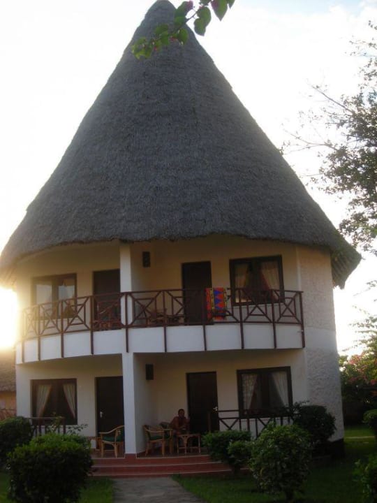 Rundalow auf der Village Seite Neptune Paradise Beach Resort & Spa