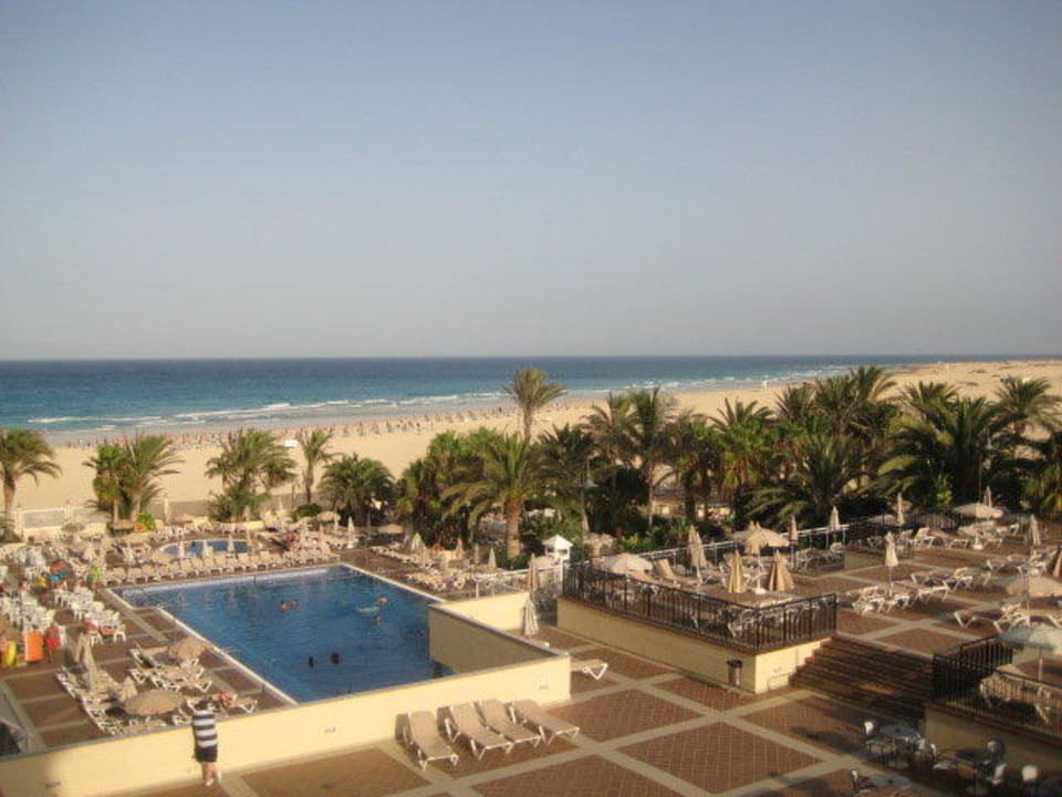 Pool und Strand Ausblick Hotel Riu Oliva Beach Resort