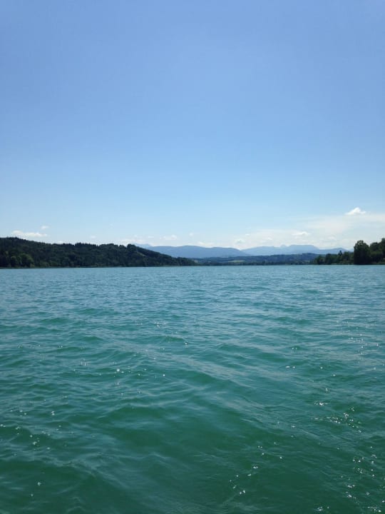 Blick auf den Tachinger See vom Badesteg aus Sailerhof