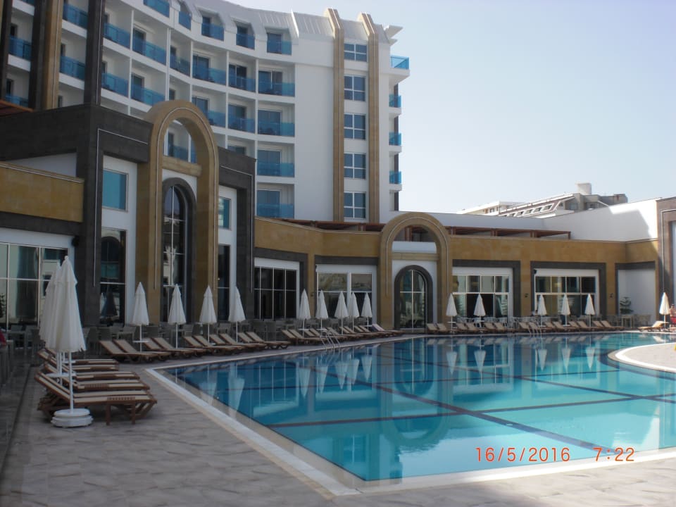 Pool The Lumos Deluxe Resort Hotel