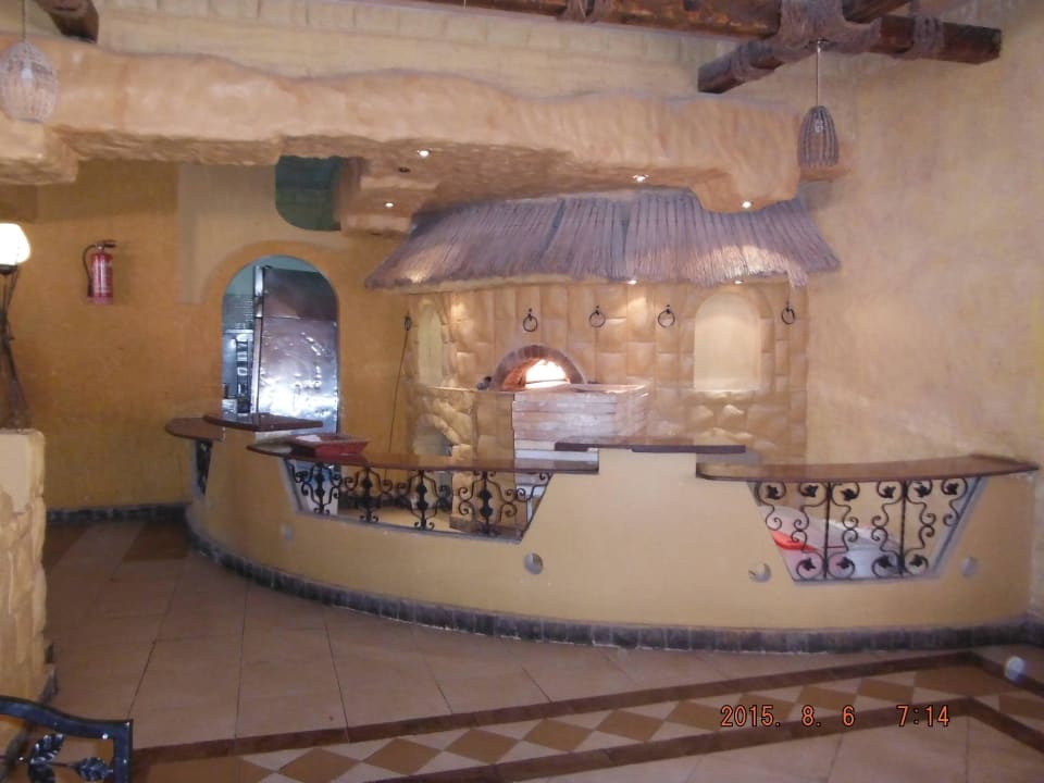 Restauracja główna - wypiek chlebków egipskich Pickalbatros Alf Leila Wa Leila Resort - Neverland Hurghada