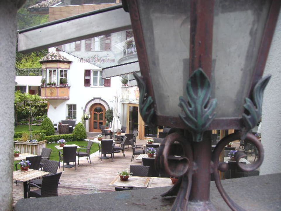 Blick durch die Mauer Boutique Hotel Zum Rosenbaum
