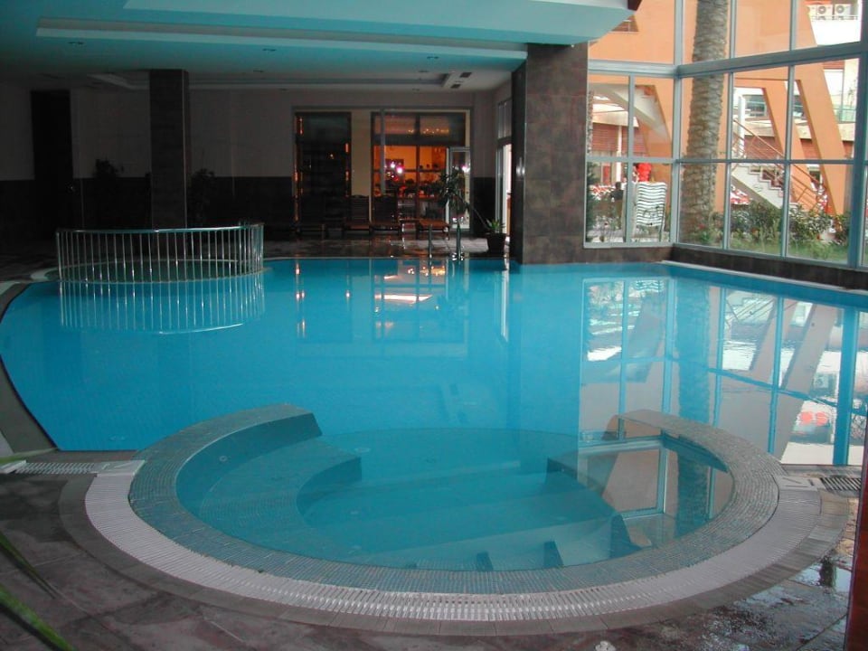 Hallenbad Alaiye Resort & Spa