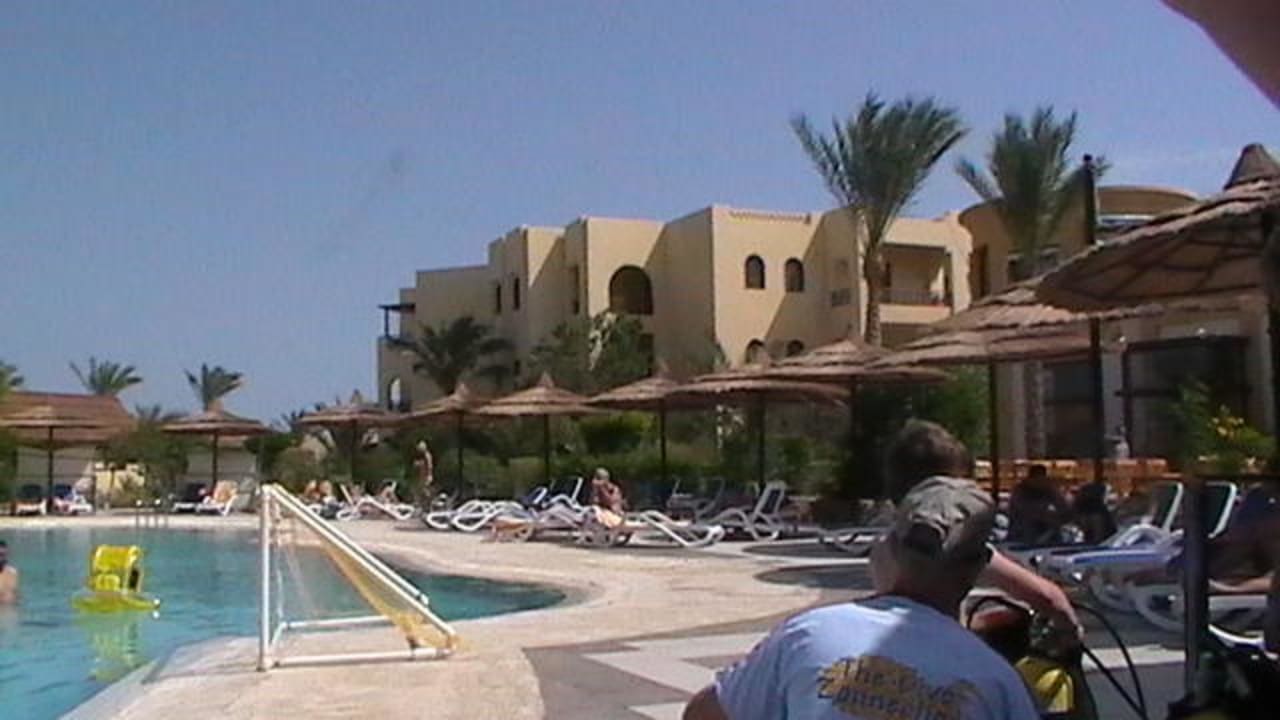 Отдых у басейна Panorama Bungalows Resort El Gouna