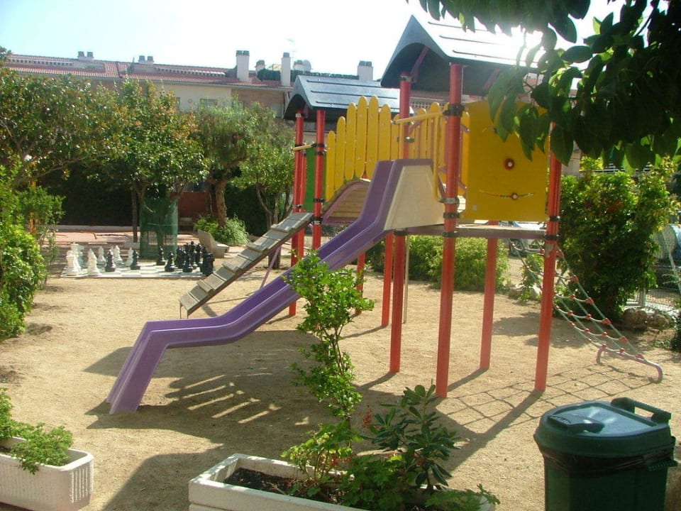Plac zabaw przy hotelu FERGUS Club Pineda Splash