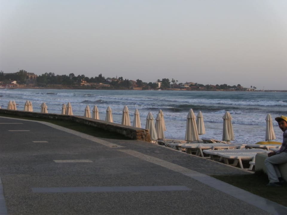 Promenade Richtung Side Side Bay Hotel