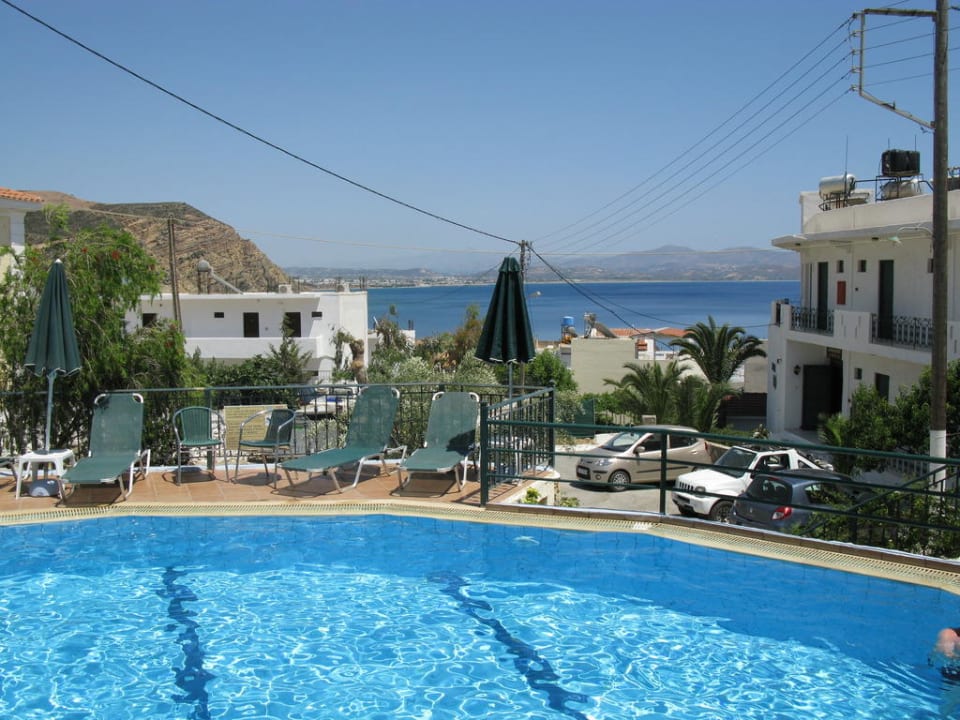 Blick vom Restaurant über den Pool Ariadne Apartments